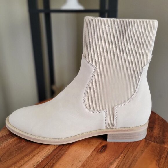 Dolce Vita Cream Ankle Boots - 8 - Picture 3 of 9